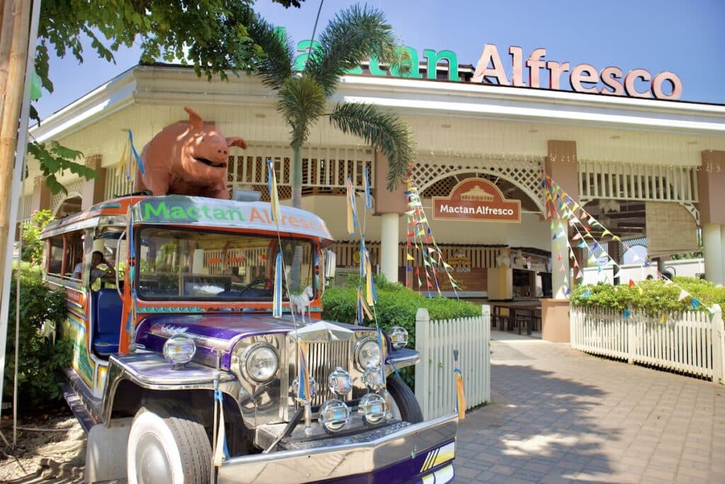 屋外フードコート「Mactan Alfresco」の入口